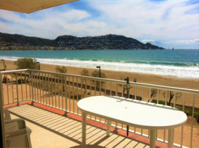 Apartamento En Primera Linea De Mar, Roses
